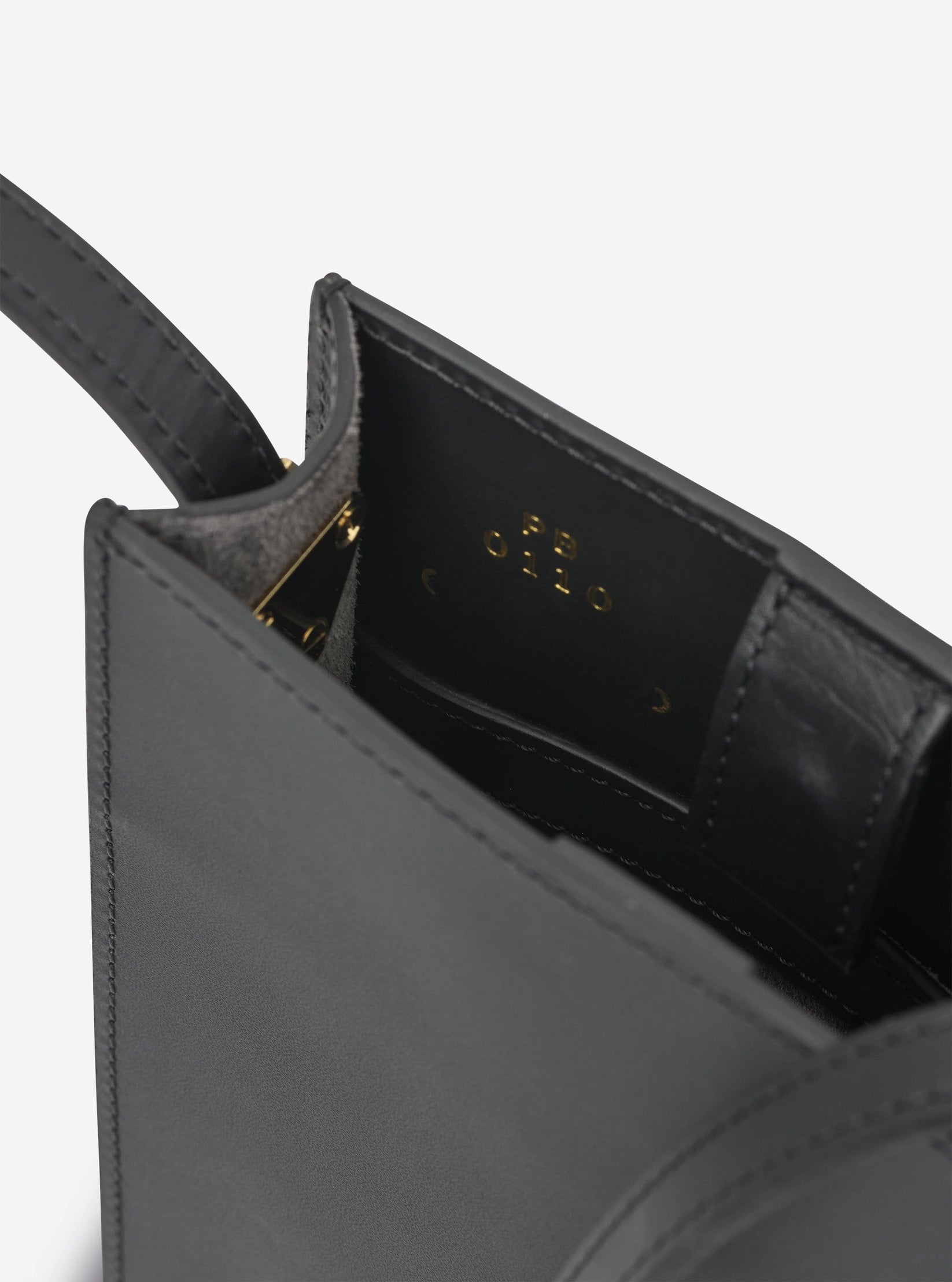 Unisex AB 105 black natural leather shoulder bag - PB0110 – PB 0110